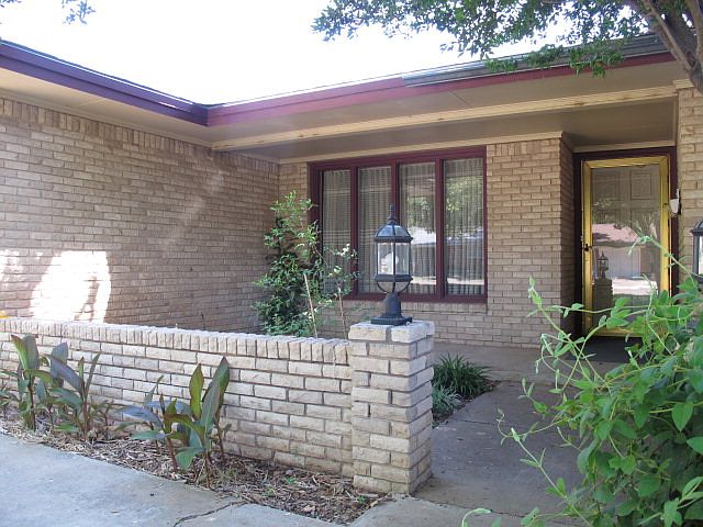 1st image of 6121 Lynnhaven Dr