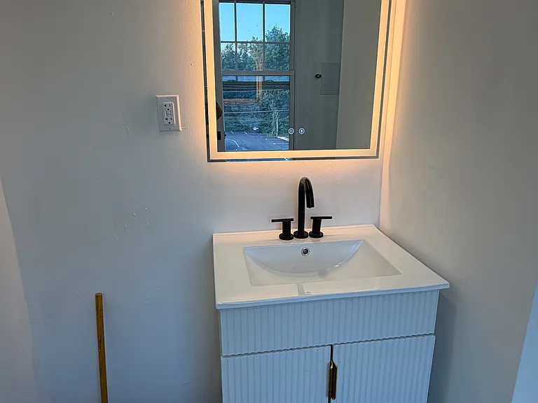 142 Main St #4 — Photo 1