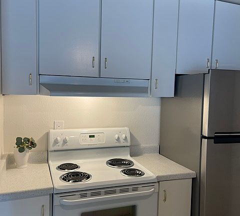 2nd image of 436 Klute St #9
