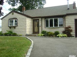 65 W 18th St, Deer Park, NY 11729
