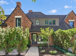 1060 Wimbleton Dr, Birmingham, MI 48009