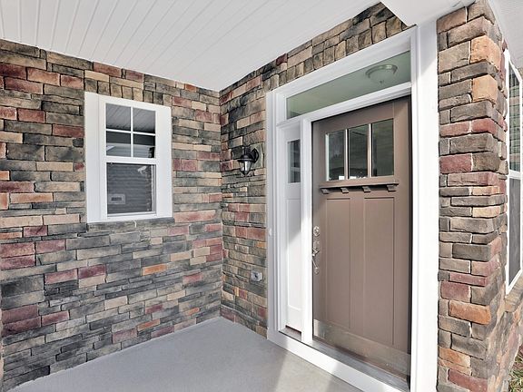 Summerville-print-002-4-Front Entry Detail-4200x2794-300dpi