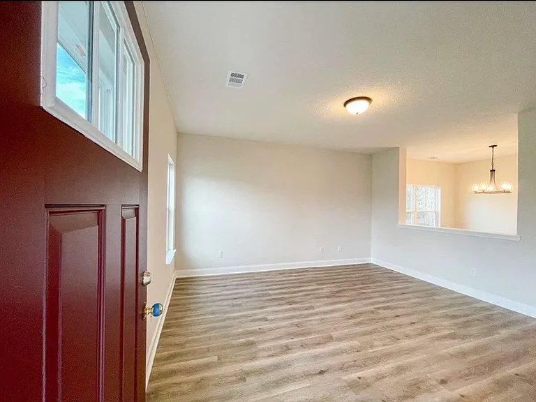 673 Meloney Dr — Photo 2