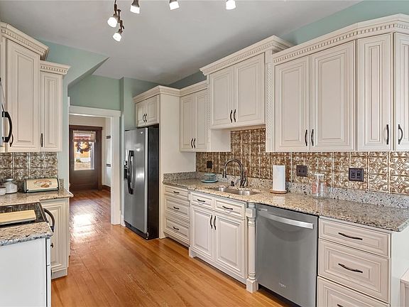3rd image of 126 N Benton Ave