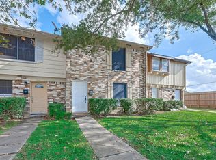 1517 S 8th St, La Porte, TX 77571