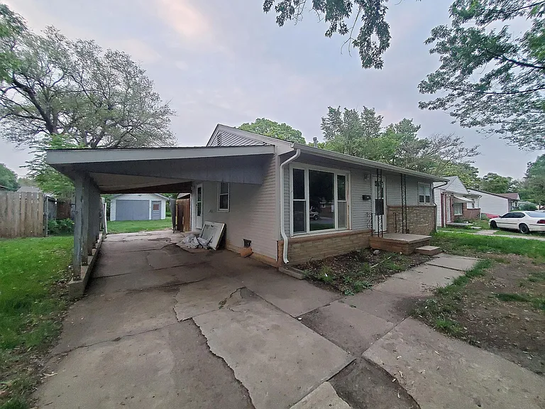 7214 E Castle Dr — Photo 4