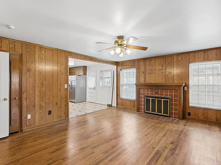 1108 Larchmont Ln — Photo 23