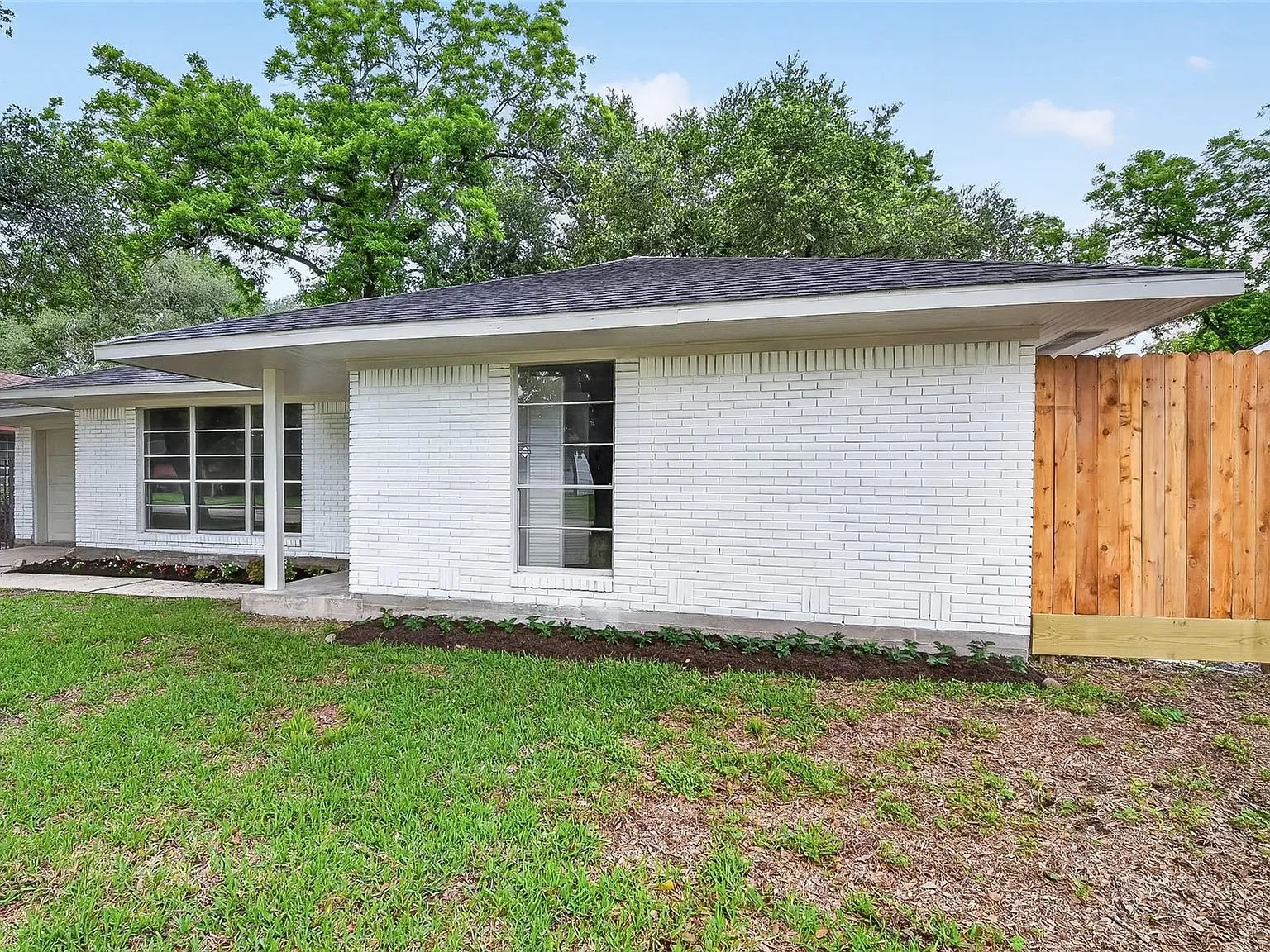 3 bed, 1.0 bath, 1278 sqft, $1,975 — Photo 3