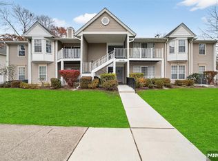 561 Holly Ct, Mahwah, NJ 07430