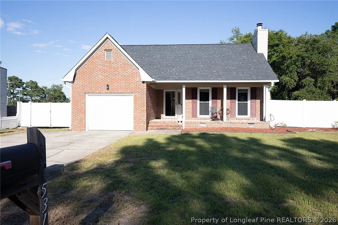 3 bed, 2.0 bath, 1195 sqft, $1,850 — Photo 2