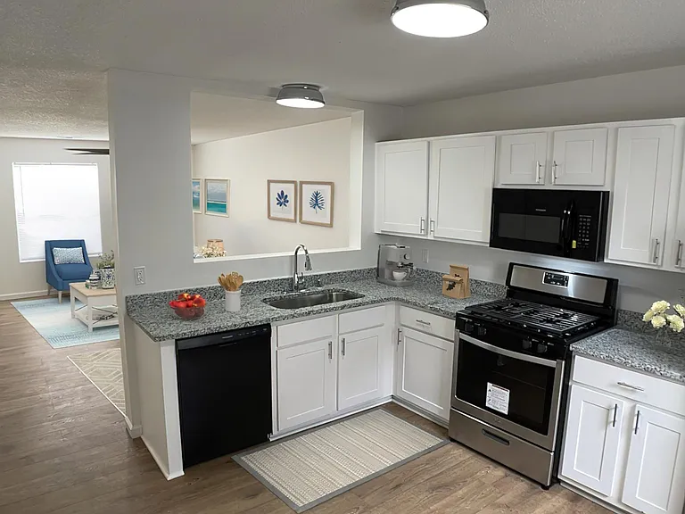 801 W Scenic Dr — Photo 3
