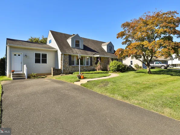 85 Manor Pl, Oreland, PA 19075