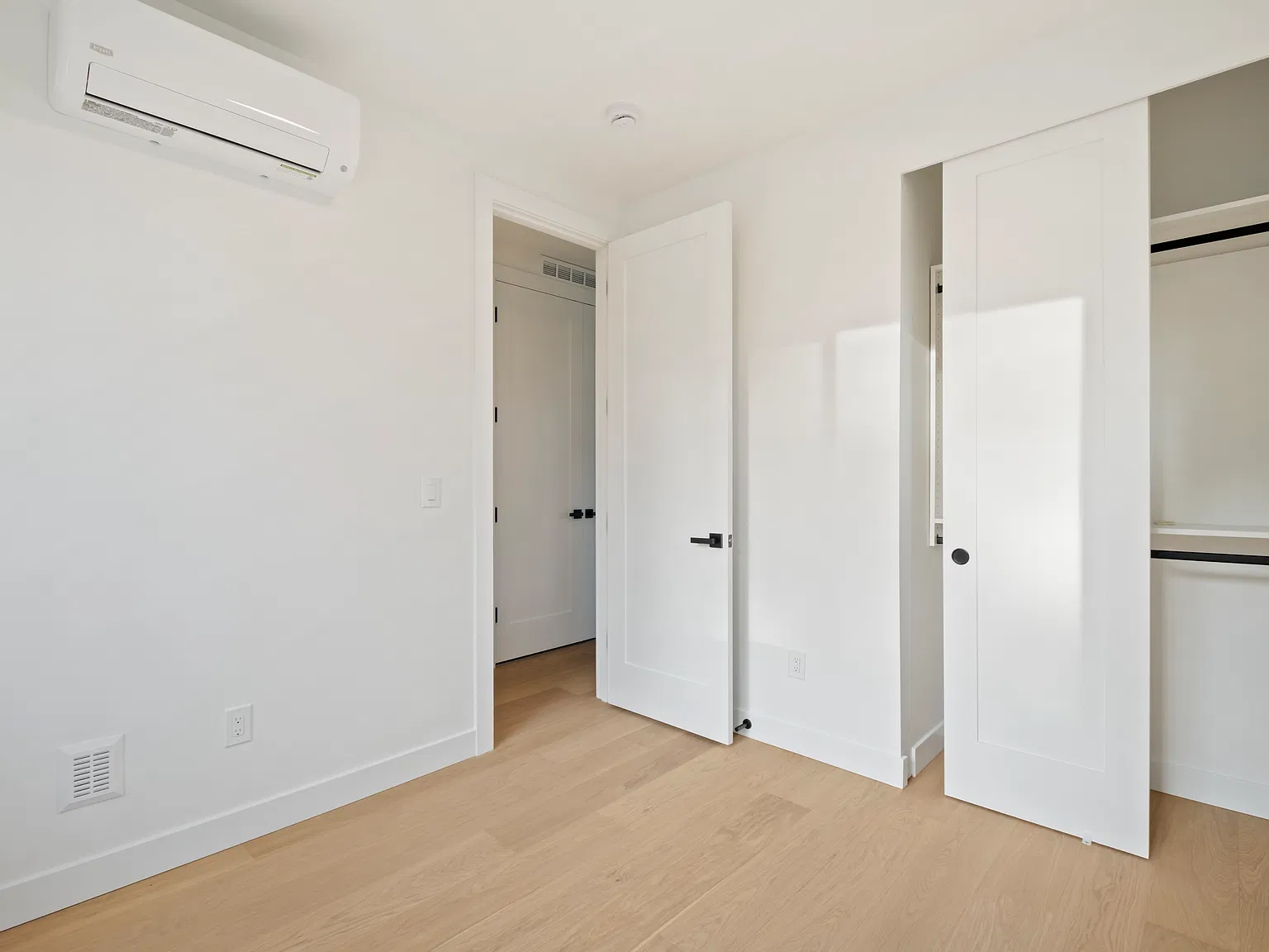 3 bed, 2.5 bath, 1068 sqft, $3,900 — Photo 3