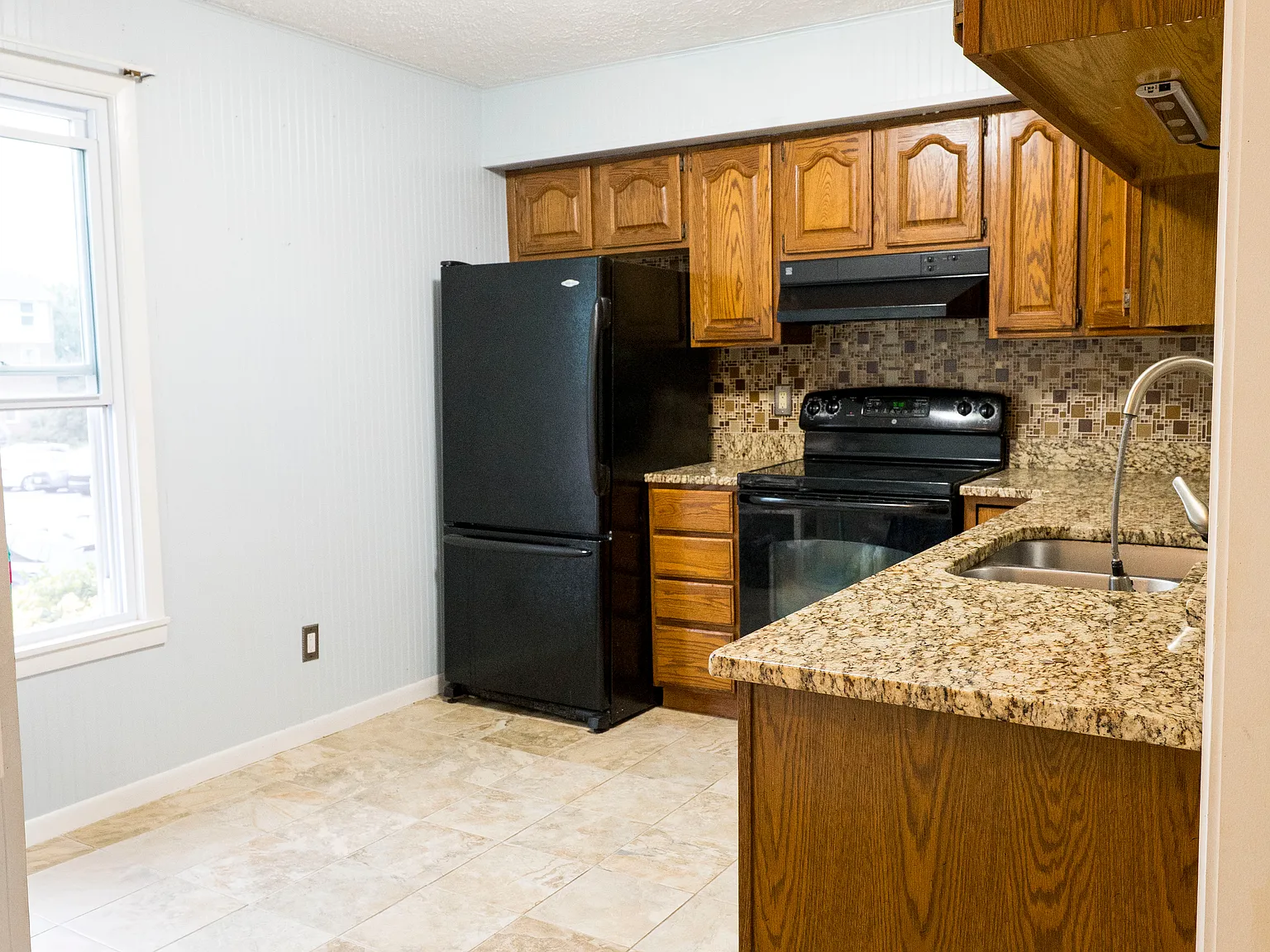 3 bed, 2.5 bath, 1415 sqft, $2,400 — Photo 3
