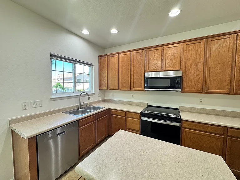 5703 S Yakima Way — Photo 4