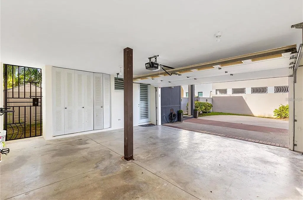 3 bed, 2.5 bath, 2400 sqft, $3,000 — Photo 2