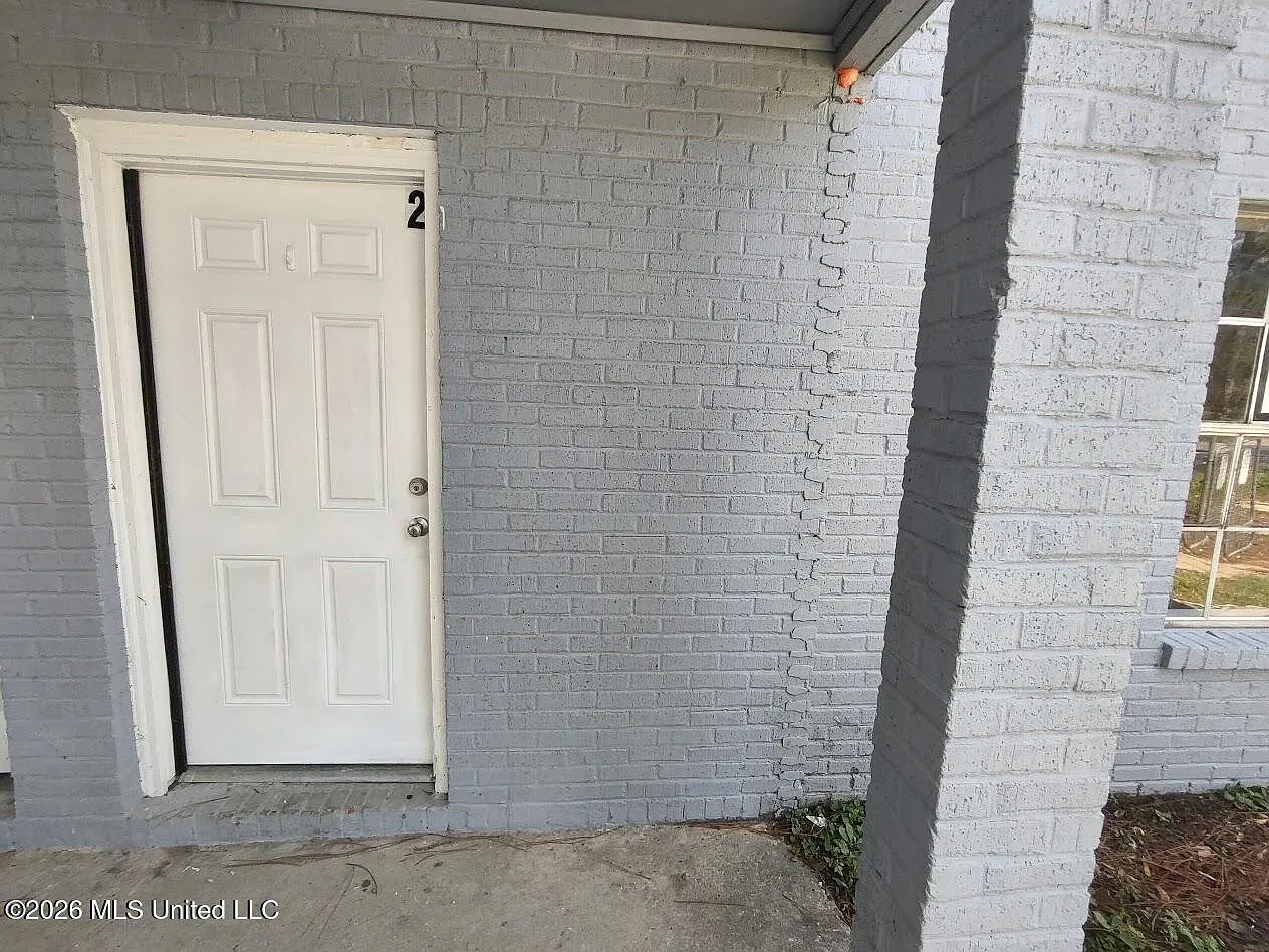 1 bed, 1.0 bath, 2025 sqft, $750 — Photo 2