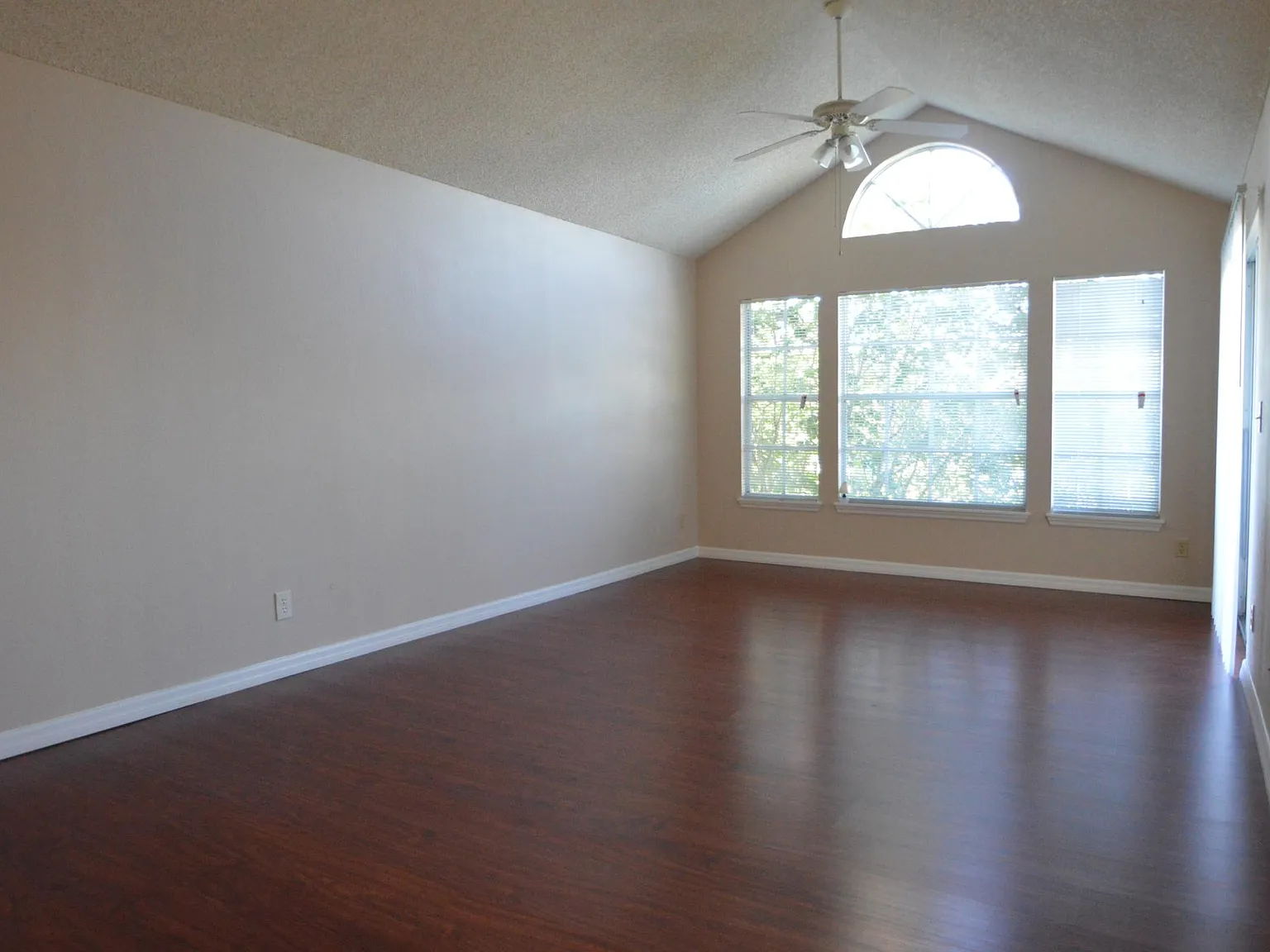1051 S Hiawassee Rd — Photo 2