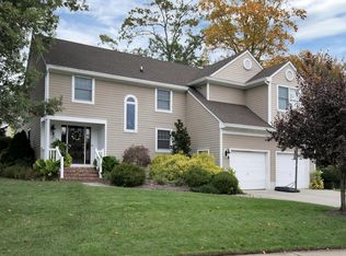 4 Sherwood Dr, Brielle, NJ 08730