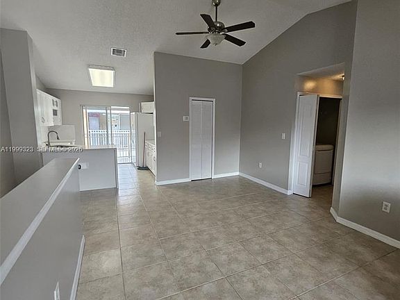2nd image of 2527 W 76th St #208-1