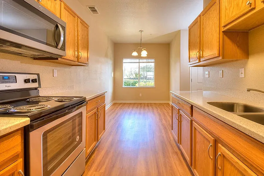 Lincoln Gardens Apartments — Photo 2