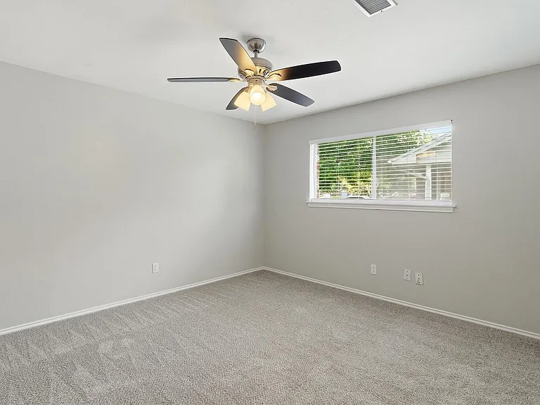 2119 Williamsburg Ct S — Photo 15
