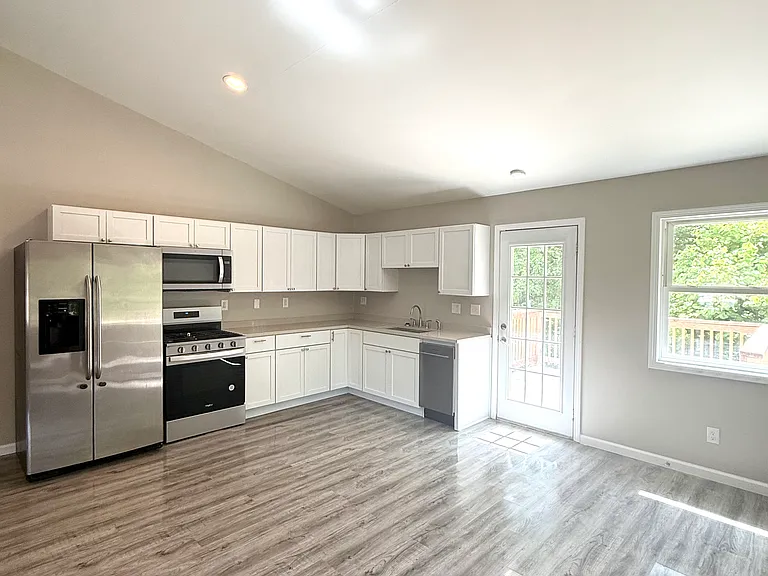 1309 N Woodland Ln — Photo 3