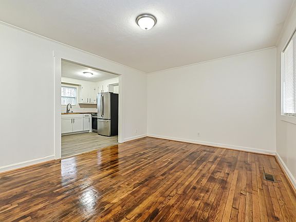 5th image of 2458 Twin Ave