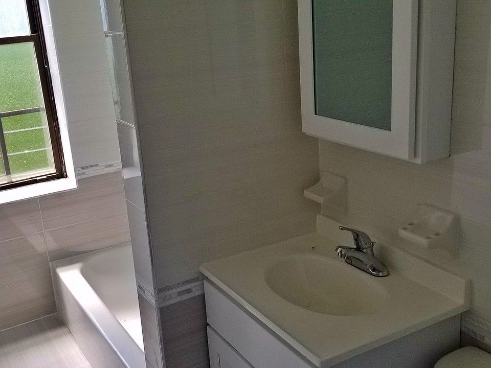 2nd image of 2759 Barker Ave APT V52