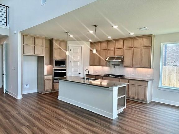 4th image of 19600 Erna Dr