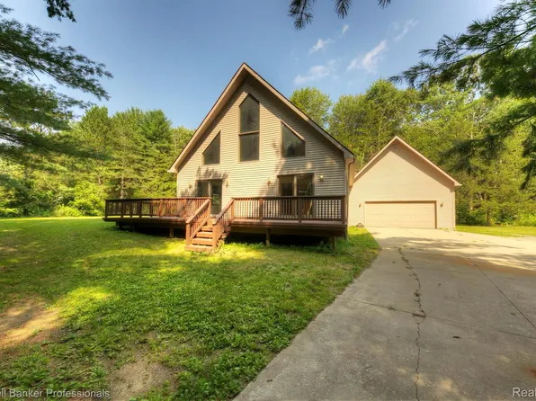 5682 Jefferson Rd, North Branch, MI 48461