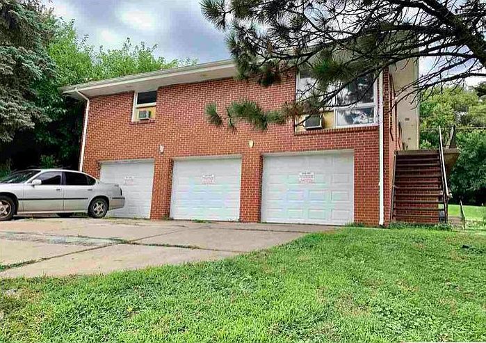 2nd image of 3302 Summit St #3302