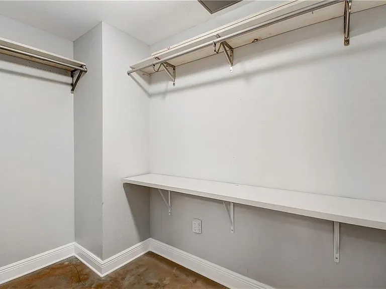 1601 E Cesar Chavez St #102 — Photo 14