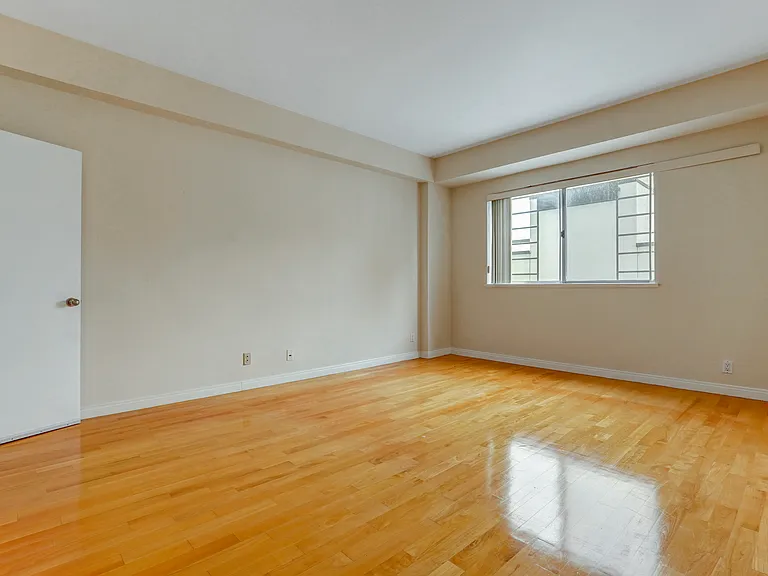 10787 Wilshire Blvd #802 — Photo 25