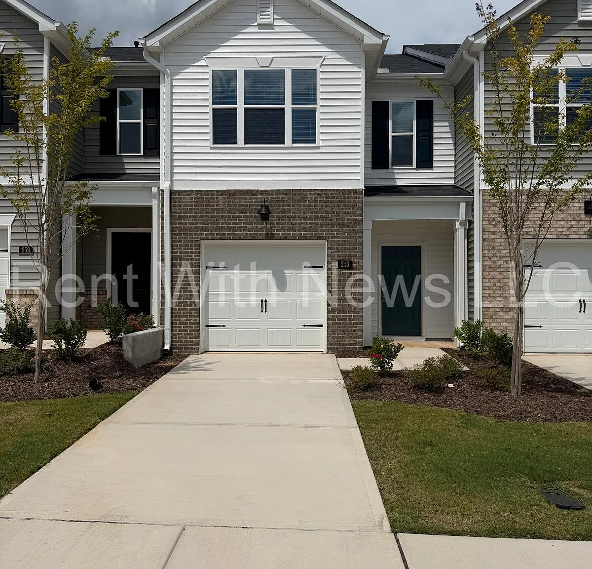 3 bed, 2.5 bath, 1416 sqft, $1,695 — Photo 1