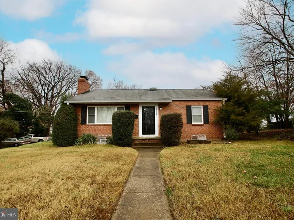 2712 James Dr, Alexandria, VA 22303