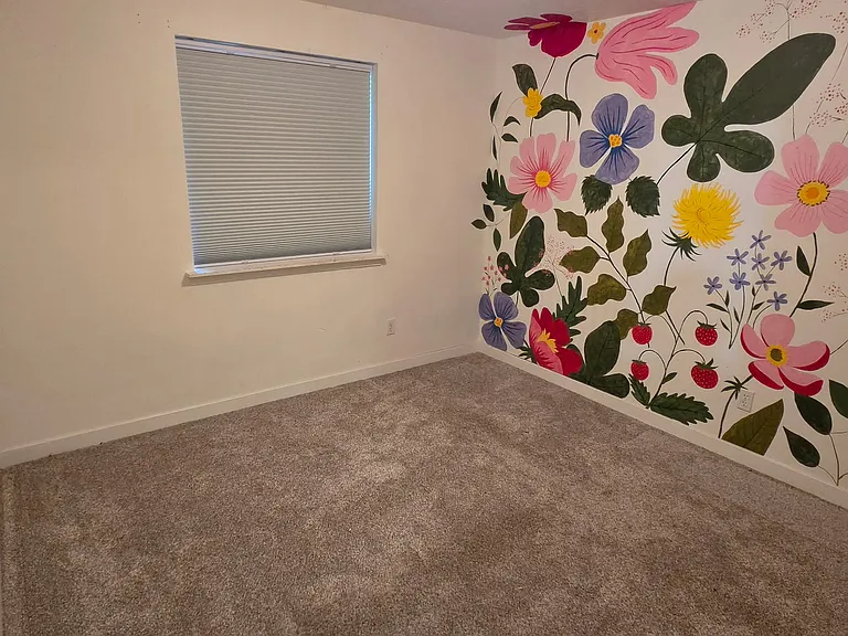 118 SW Regulator St — Photo 5