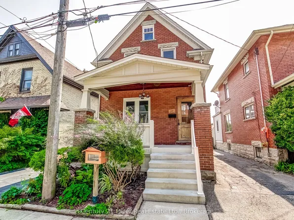 17 Whitney Pl, Kitchener, ON N2G 2X6