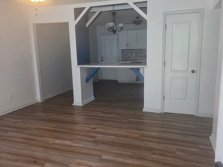 2824 Delrose Dr — Photo 2