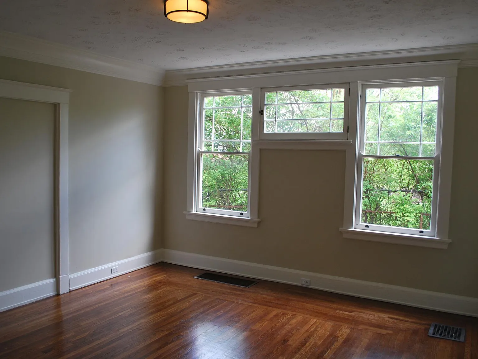 5 bed, 3000 sqft, $2,500 — Photo 4