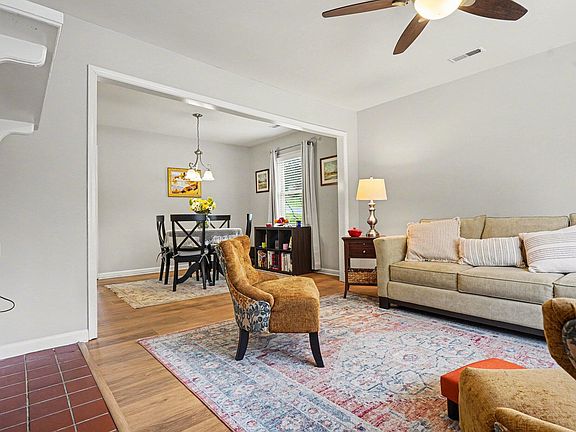3rd image of 717 Tanglebrook Way