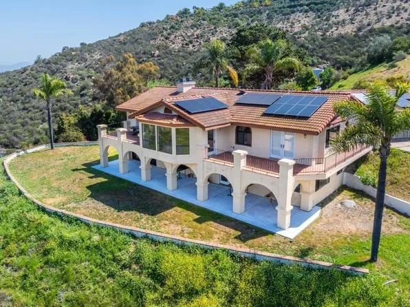 2702 Country Club Dr, Escondido, CA 92029