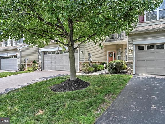 2nd image of 302 Ridgeview Dr