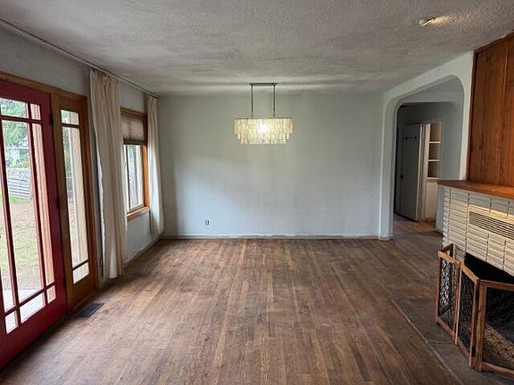 5th image of 215 Hillhouse Ave