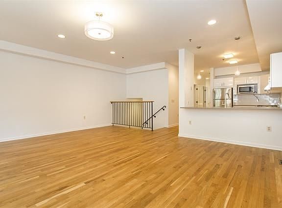 4th image of 250 6th St Suite 1