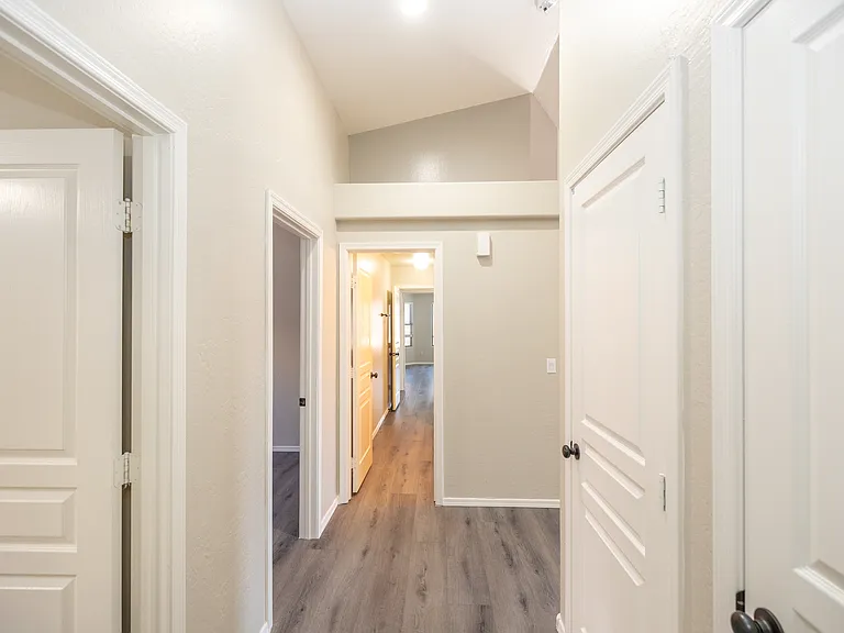 2541 E Silversmith Trl — Photo 10