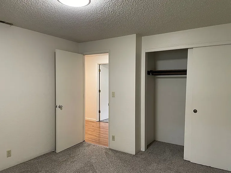 2315 Temple Dr — Photo 18