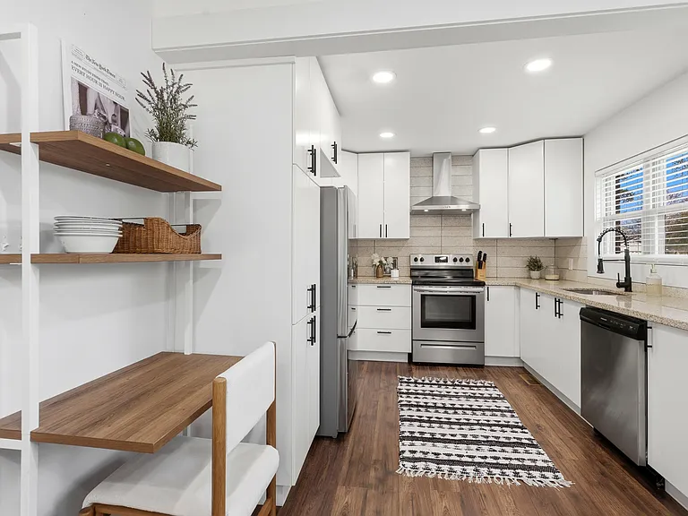 1642 Washington Ave — Photo 12