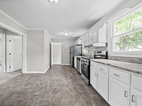 4th image of 9 Lealand Dr