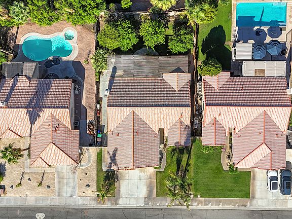 2nd image of 44295 Las Vistas Dr